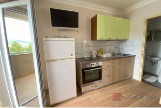 012 2044 10 Zadar Apartment house with catering facility in the first row to the sea for sale