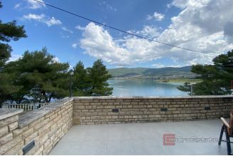 012 2044 10 Zadar Apartment house with catering facility in the first row to the sea for sale