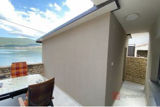 012 2044 10 Zadar Apartment house with catering facility in the first row to the sea for sale