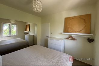 020 2035 151 Ciovo Family house near the sea sale