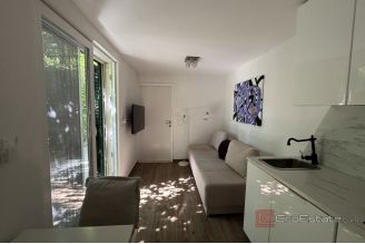 020 2035 151 Ciovo Family house near the sea sale