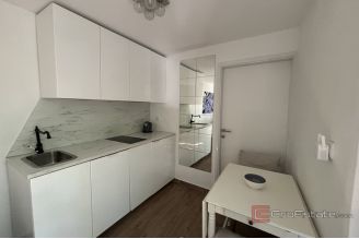 020 2035 151 Ciovo Family house near the sea sale