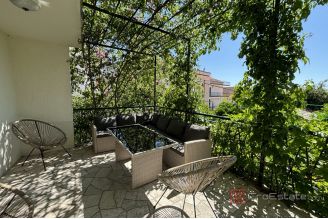 020 2035 151 Ciovo Family house near the sea sale