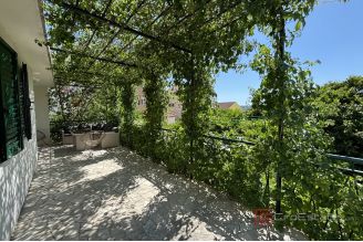 020 2035 151 Ciovo Family house near the sea sale