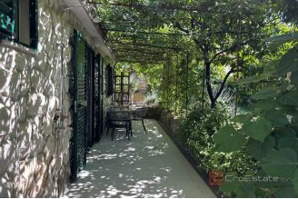 020 2035 151 Ciovo Family house near the sea sale