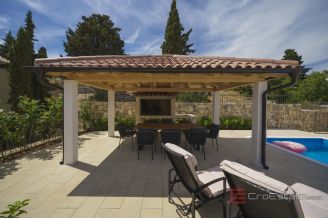 013 2044 13 Vodice Renovated house with pool and a sea view for sale