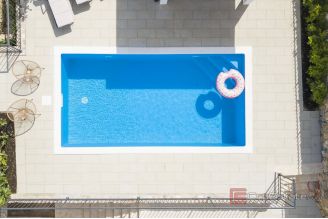 013 2044 13 Vodice Renovated house with pool and a sea view for sale