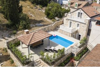 013 2044 13 Vodice Renovated house with pool and a sea view for sale