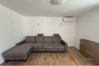 015 2035 154 Split Visoka Modern Three bedroom apartment for rent