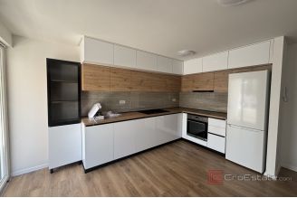 015 2035 154 Split Visoka Modern Three bedroom apartment for rent
