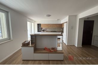 015 2035 154 Split Visoka Modern Three bedroom apartment for rent