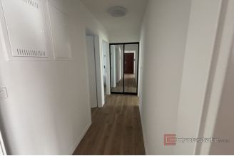 015 2035 154 Split Visoka Modern Three bedroom apartment for rent