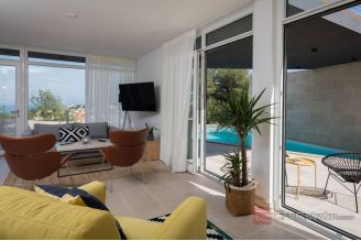 020 2022 409 Modern Villa with pool and a sea view