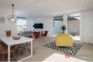 020 2022 409 Modern Villa with pool and a sea view