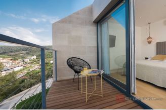 020 2022 409 Modern Villa with pool and a sea view