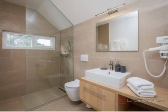 020 2022 409 Modern Villa with pool and a sea view