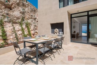 020 2022 409 Modern Villa with pool and a sea view