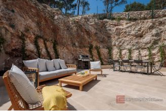 020 2022 409 Modern Villa with pool and a sea view