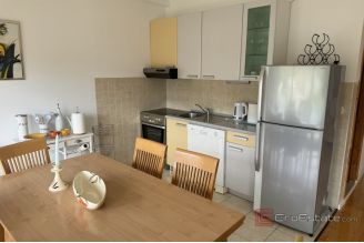 017 2036 103 Rogoznica Apartment house in a quiet location for sale