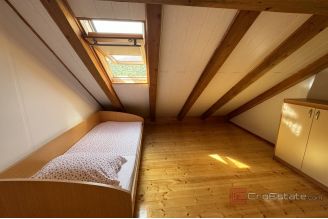 017 2036 103 Rogoznica Apartment house in a quiet location for sale