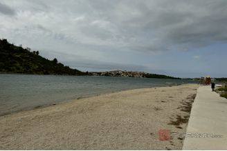 017 2036 103 Rogoznica Apartment house in a quiet location for sale