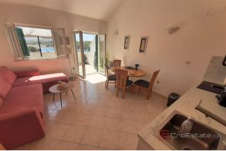 010 2016 609 Brac Apartment with a sea view for sale