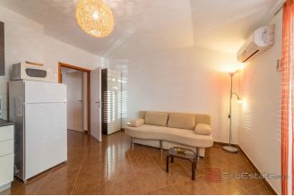 020 2029 77 island murter apartment house near the sea for sale