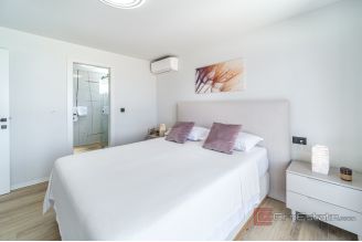 020 5308 30 Island of Brac Unique house with sea view for sale