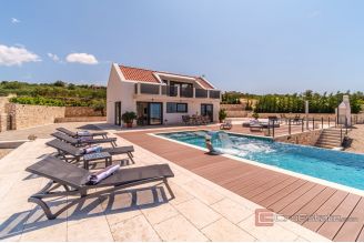 020 5308 30 Island of Brac Unique house with sea view for sale