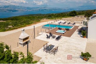 020 5308 30 Island of Brac Unique house with sea view for sale