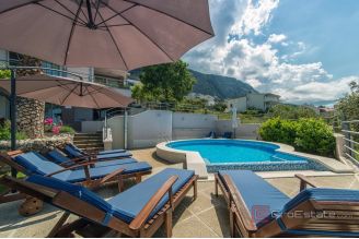 017 2048 02 Makarska Attractive villa with a sea view for sale