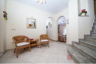 017 2048 02 Makarska Attractive villa with a sea view for sale