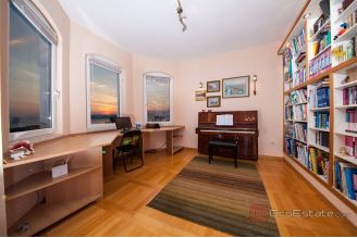 017 2048 02 Makarska Attractive villa with a sea view for sale