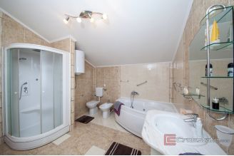 017 2048 02 Makarska Attractive villa with a sea view for sale