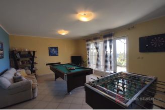 017 2048 02 Makarska Attractive villa with a sea view for sale