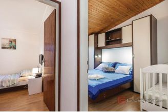 013 1021 21 Island of Krk Detached house with pool for sale