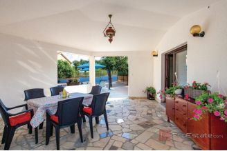 013 1021 21 Island of Krk Detached house with pool for sale