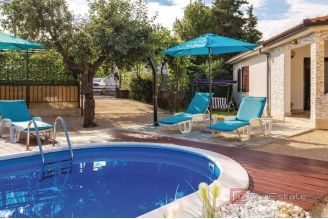 013 1021 21 Island of Krk Detached house with pool for sale