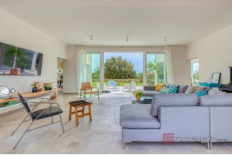 014 2041 78 Ugljan Villa with indoor pool and a sea view for sale