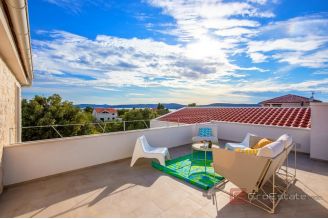 014 2041 78 Ugljan Villa with indoor pool and a sea view for sale