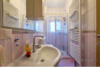 010 2035 159 island ciovo spacious three bedroom apartment for sale