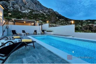 011 2044 16 Makarska Villa with pool and sea view for sale