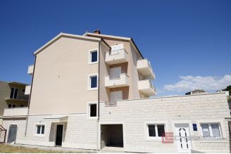 014 2048 04 Split area Apartment house with sea view for sale