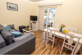 014 2048 04 Split area Apartment house with sea view for sale