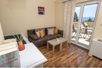 014 2048 04 Split area Apartment house with sea view for sale