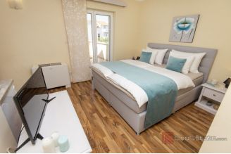 014 2048 04 Split area Apartment house with sea view for sale