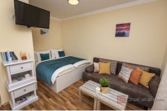 014 2048 04 Split area Apartment house with sea view for sale