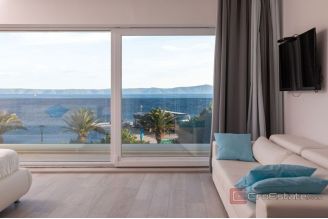 008 2044 17 Makarska Attractive villa for sale