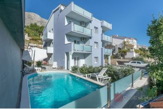 016 2048 05 Omis Attractive Villa near the sea for sale