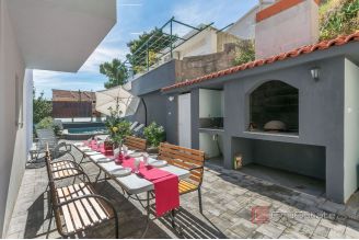 016 2048 05 Omis Attractive Villa near the sea for sale